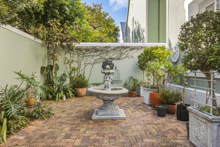 3 Bedroom Property for Sale in Green Point Western Cape